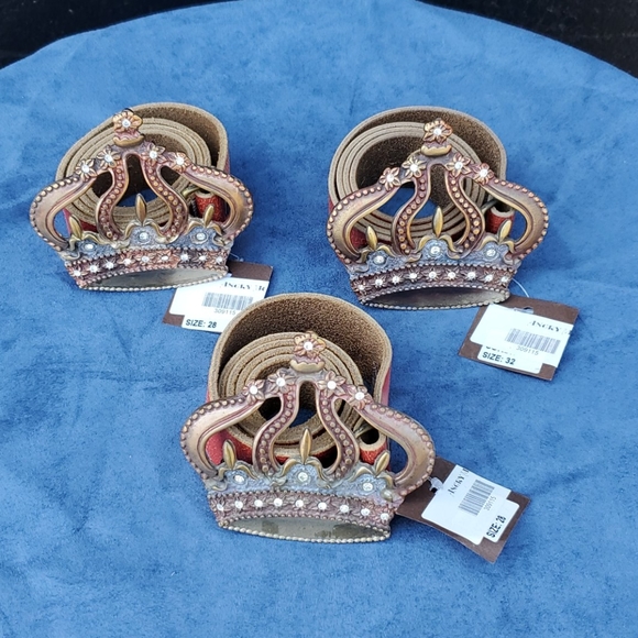 Apartment, Corona, red leather belt - Picture 3 of 4